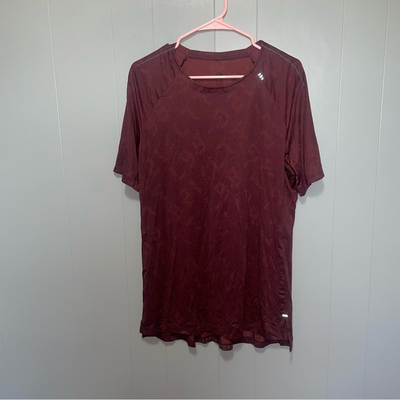Lululemon Men’s Burgundy Red Camo Tech 2 Short Sleeve Shirt XL - Picture 1 of 8